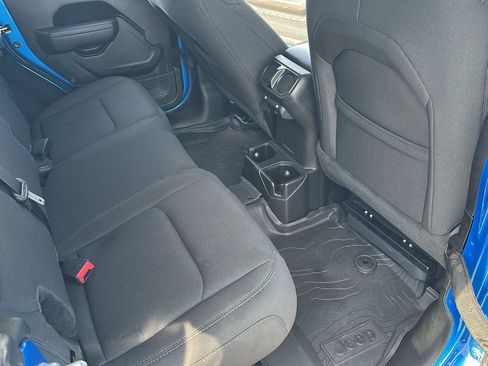 Used 2022 Jeep Wrangler Unlimited Sport image 17