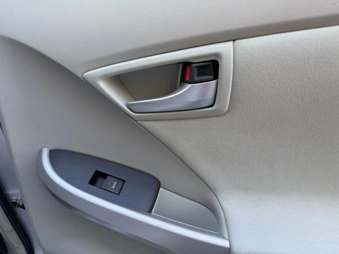 Used 2014 Toyota Prius Three image 36