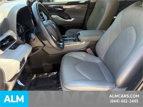 Used 2021 Toyota Highlander Platinum AWD/4WD image 10