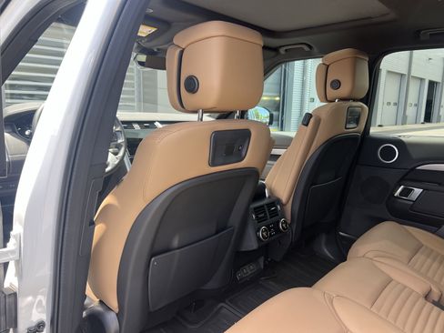 Certified 2025 Land Rover Discovery Dynamic SE AWD/4WD image 35
