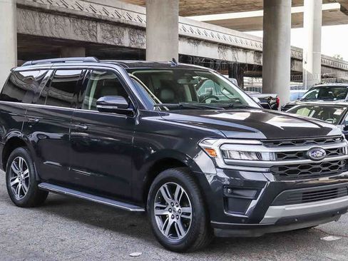 Used 2022 Ford Expedition XLT RWD image 3
