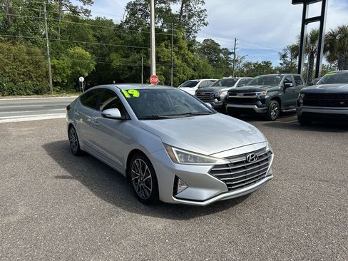 Used 2019 Hyundai Elantra Limited w/ Cargo Package image 10