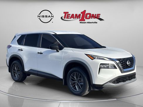 Used 2022 Nissan Rogue S image 1