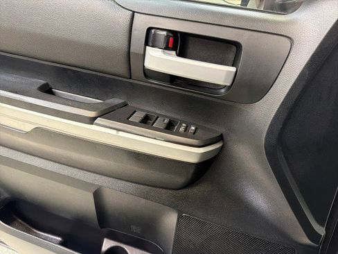 Used 2016 Toyota Tundra SR5 w/ SR5 Upgrade Package image 17