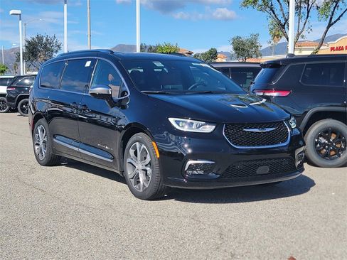 New 2026 Chrysler Pacifica Pinnacle image 1