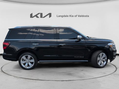 Used 2023 Ford Expedition Platinum AWD/4WD image 3