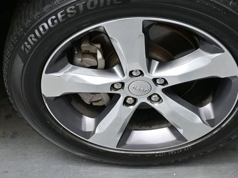 Used 2021 Jeep Grand Cherokee L Limited w/ Luxury Tech Group II image 32