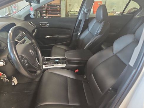 Used 2018 Acura TLX FWD image 7