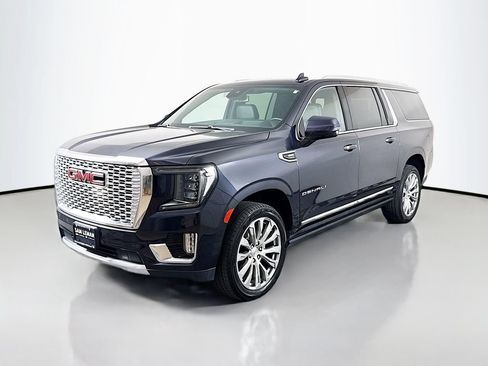 Used 2023 GMC Yukon XL Denali AWD/4WD image 3