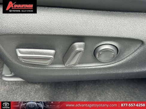 Used 2023 Toyota Highlander XLE AWD/4WD image 23