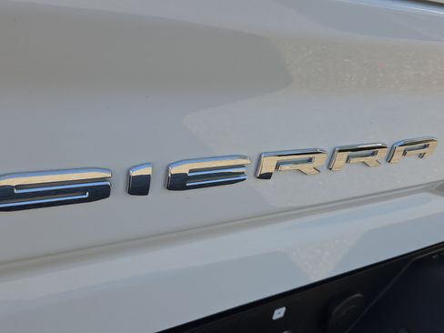 Used 2025 GMC Sierra 2500 AT4 w/ AT4 Premium Plus Package AWD/4WD image 32