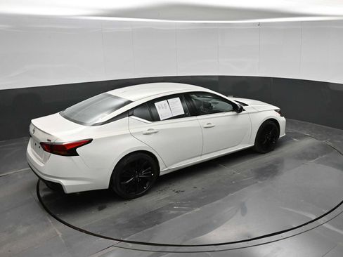Used 2025 Nissan Altima 2.5 SR FWD image 35