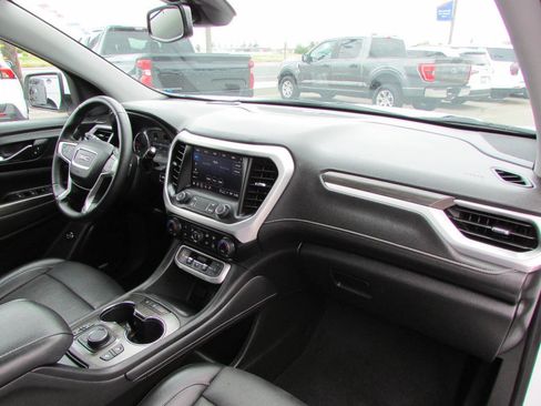 Used 2023 GMC Acadia SLT image 16