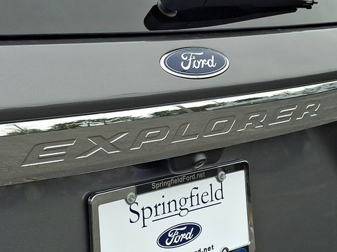 Used 2023 Ford Explorer XLT image 32