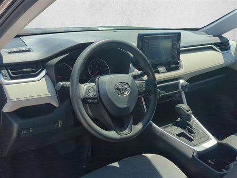 Used 2022 Toyota RAV4 XLE w/ Convenience Package FWD image 12
