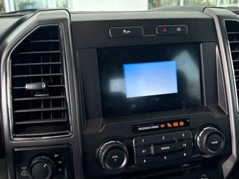 Used 2018 Ford F150 XLT w/ Equipment Group 302A Luxury AWD/4WD image 12