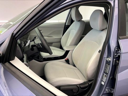 Used 2024 Hyundai Kona SE FWD image 17