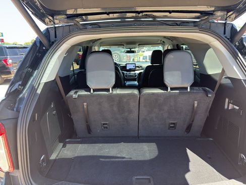 Used 2024 Ford Explorer XLT w/ Equipment Group 202A AWD/4WD image 8