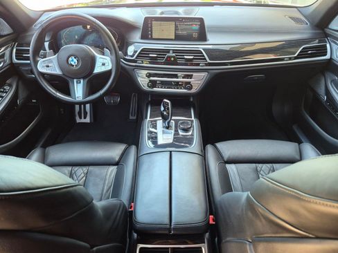 Used 2022 BMW 750i xDrive w/ Executive Package AWD/4WD image 21
