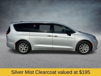 Used 2024 Chrysler Pacifica Touring-L video 2