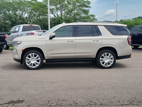 Used 2021 Chevrolet Tahoe High Country w/ Premium Package AWD/4WD image 2