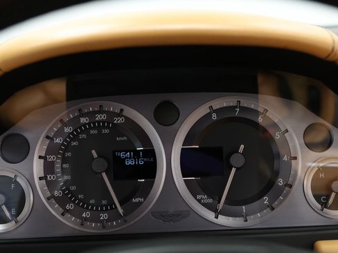 Used 2012 Aston Martin V8 Vantage V8 Convertible 2D image 29