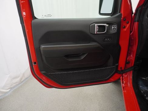 Certified 2025 Jeep Wrangler Unlimited Sahara w/ Safety Group AWD/4WD image 35