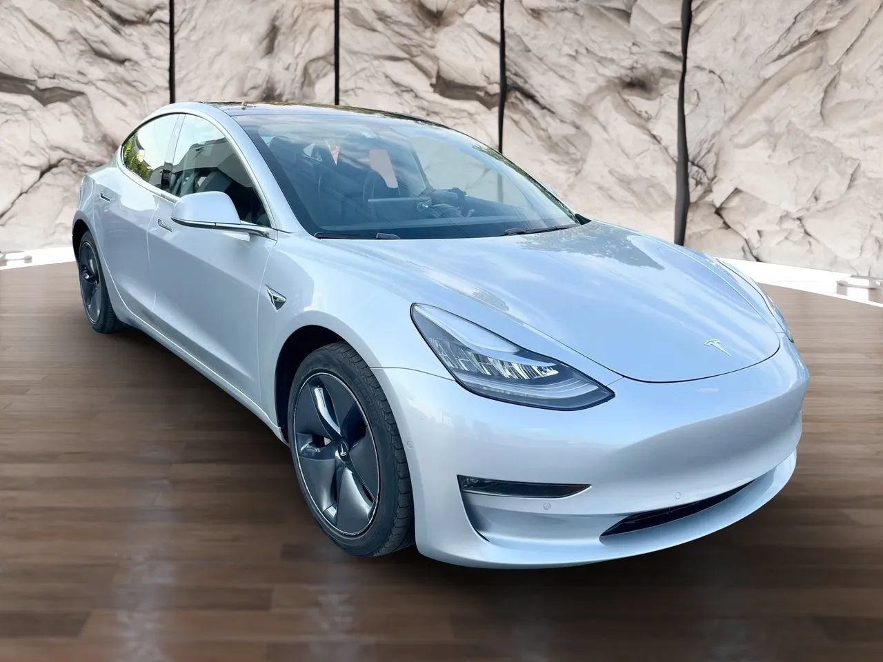 Used 2018 Tesla Model 3 Long Range RWD image 1