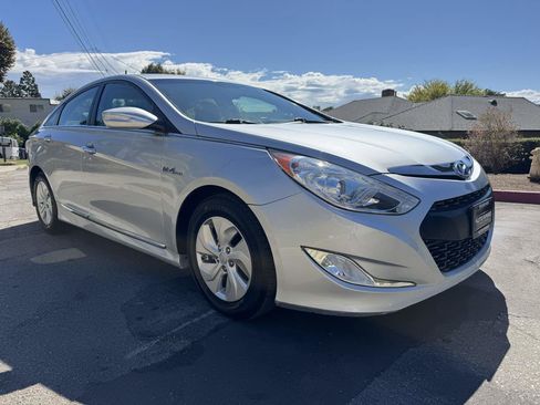 Used 2015 Hyundai Sonata Hybrid image 1