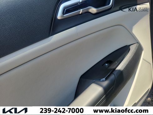 Certified 2025 Kia Sportage EX FWD image 13