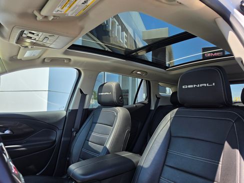 Used 2022 GMC Terrain Denali w/ Denali Premium Package AWD/4WD image 10