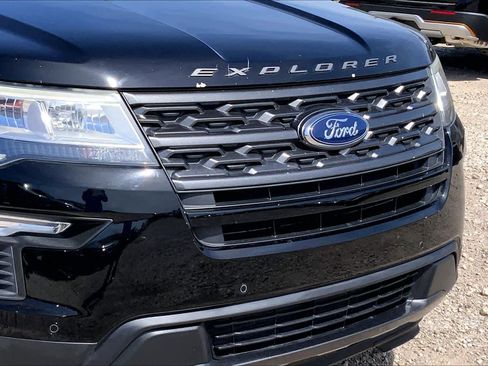 Used 2018 Ford Explorer XLT w/ Equipment Group 202A image 25