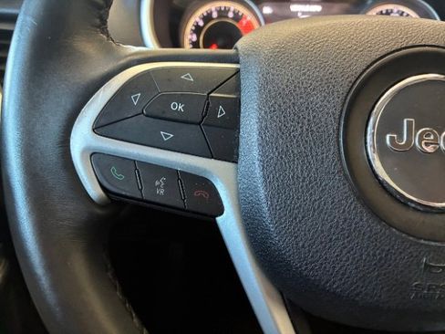 Used 2017 Jeep Cherokee Limited w/ Technology Group image 20