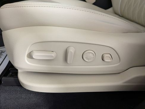 Certified 2023 Buick Enclave Avenir w/ Avenir Technology Package image 18