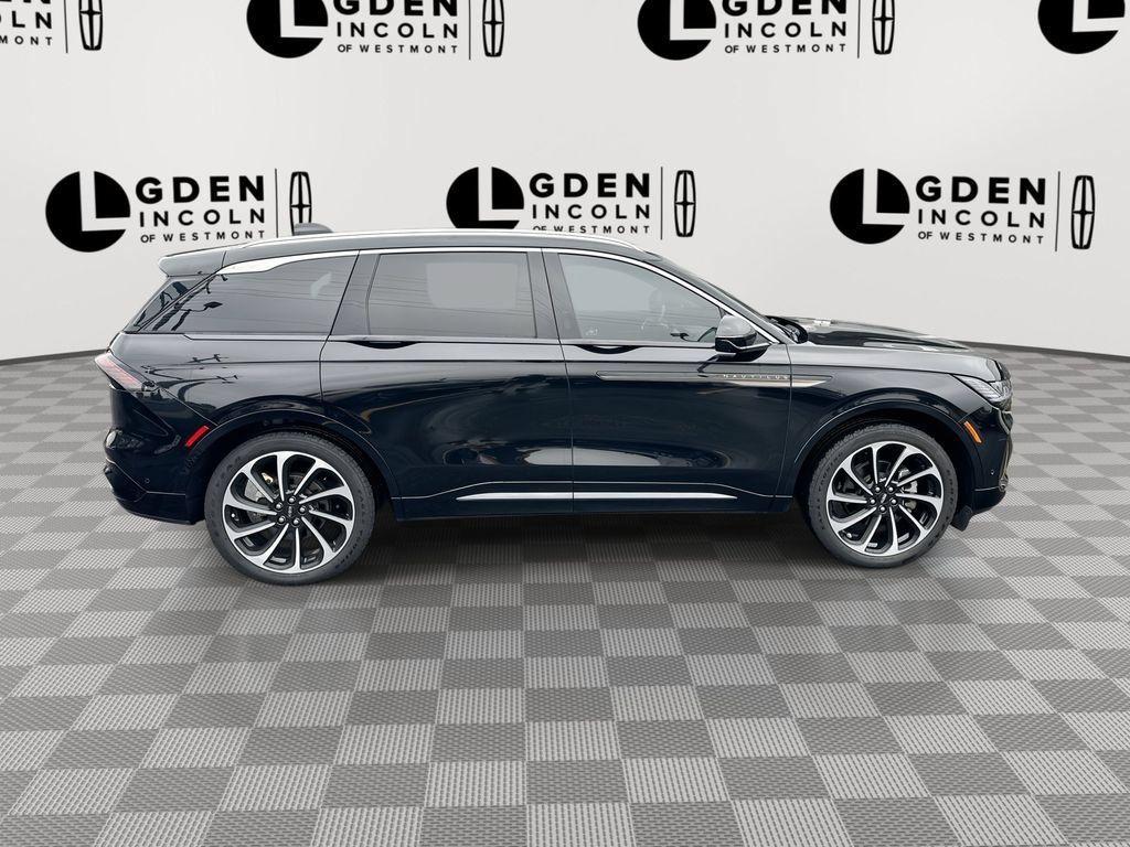 Certified 2024 Lincoln Nautilus Black Label AWD/4WD image 9