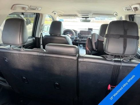 Used 2023 Nissan Pathfinder SL FWD image 19