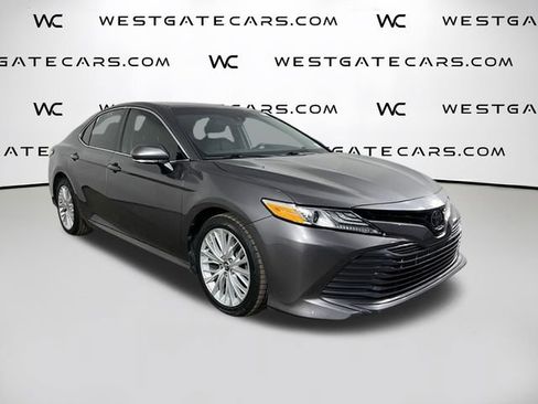 Used 2020 Toyota Camry XLE image 2