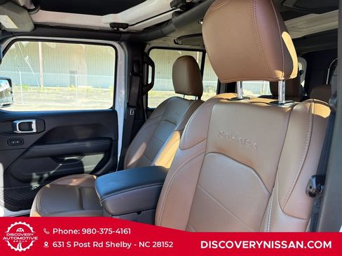 Used 2020 Jeep Wrangler Unlimited Sahara w/ Dual Top Group AWD/4WD image 13