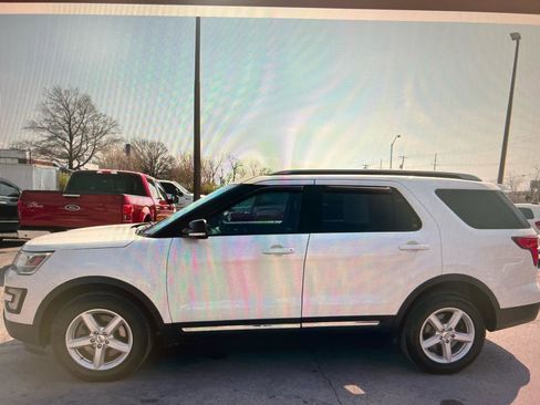 Used 2016 Ford Explorer XLT w/ Equipment Group 202A AWD/4WD image 2