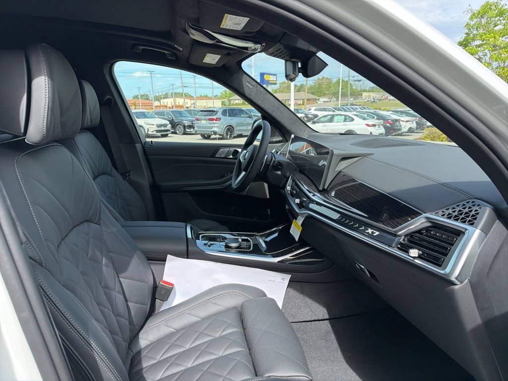 New 2026 BMW X7 xDrive40i w/ M Sport Package AWD/4WD image 25