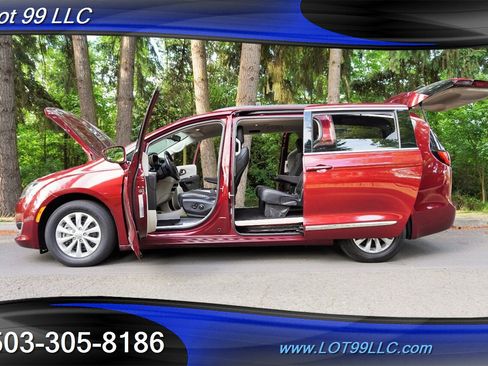 Used 2017 Chrysler Pacifica Touring-L FWD image 28