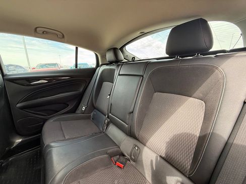 Used 2018 Buick Regal Preferred FWD image 18