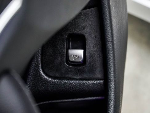 Used 2020 Mercedes-Benz E 350 4MATIC Sedan w/ Parking Assistance Package image 34