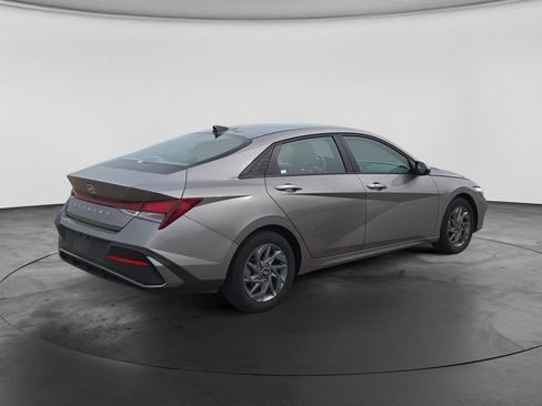 Used 2024 Hyundai Elantra SEL FWD image 10