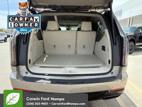 Used 2025 Cadillac Escalade ESV Sport Platinum w/ LPO, Floor Liner Package AWD/4WD image 7