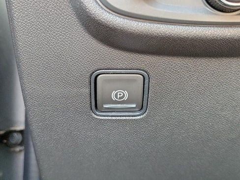 Used 2024 GMC Terrain SLE w/ Driver Convenience Package FWD image 20