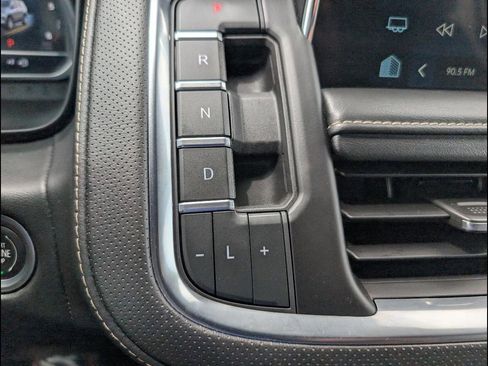 Used 2023 Chevrolet Suburban Premier RWD image 16