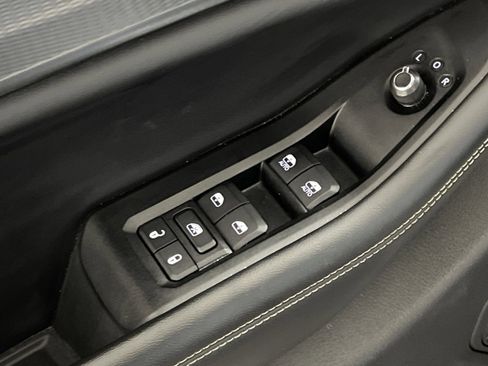 Used 2023 Jeep Grand Cherokee L Laredo image 13