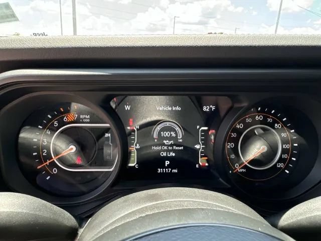 Used 2025 Jeep Wrangler Unlimited Rubicon AWD/4WD image 39