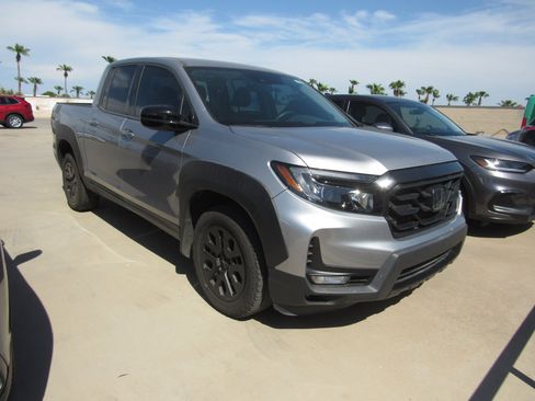 Used 2023 Honda Ridgeline Sport image 2